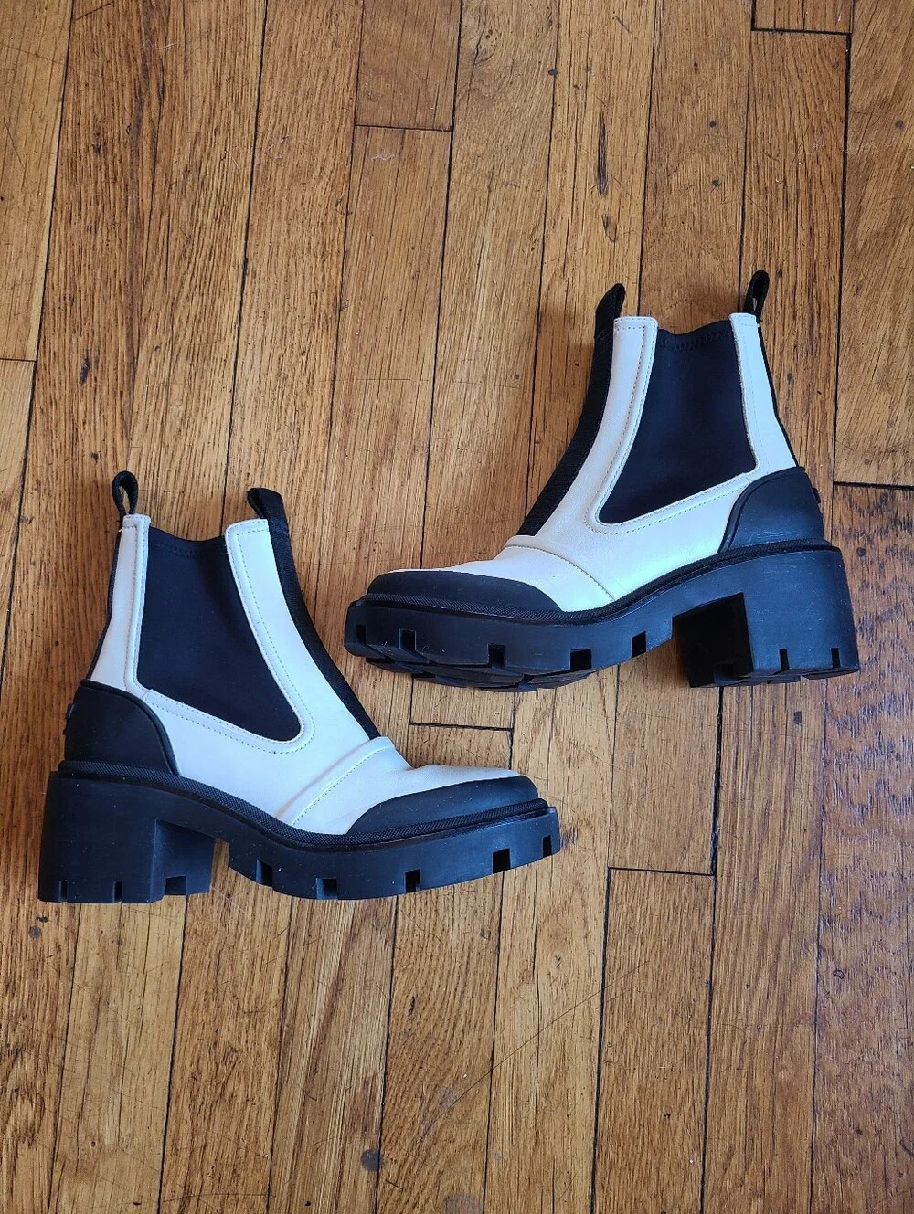 Tory Burch Chelsea Boot
